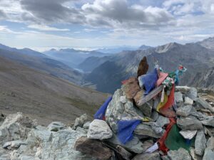 le sommet de la montagne exprime le symbole de l'histoire d'une victoire sur la maladie